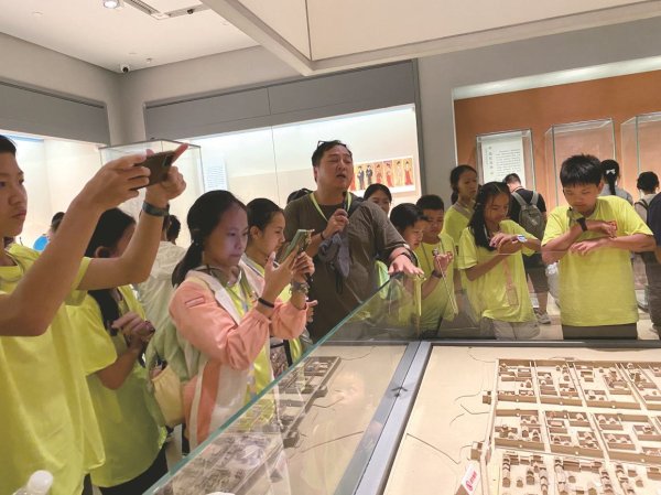 华泰国际 看到的是风景 收获的是成长