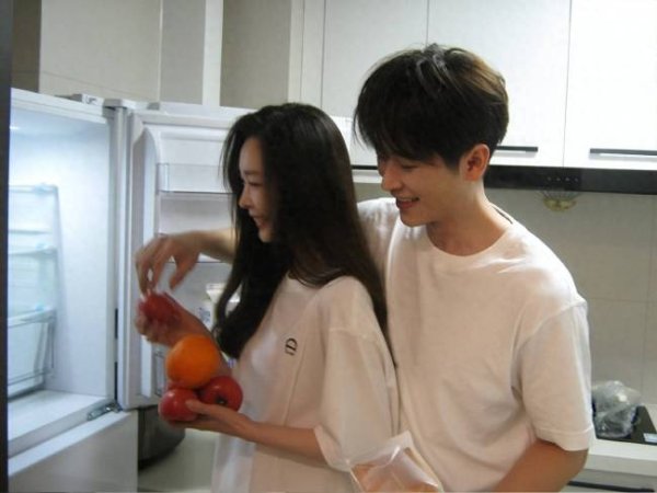 睿新策略 白敬亭剧宣带了一组啦啦队 分手大戏比剧精彩